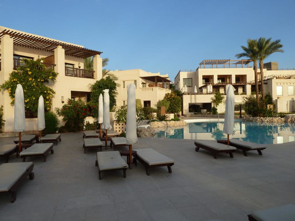 Pool mit Liegemöglichkeiten  The Grand Hotel Sharm El Sheikh