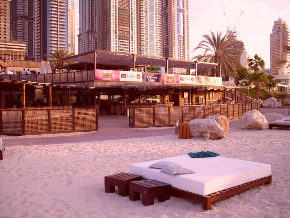 Barasti Bar im Hotel Le Meridien Mina Seyahi Beach Resort & Waterpark