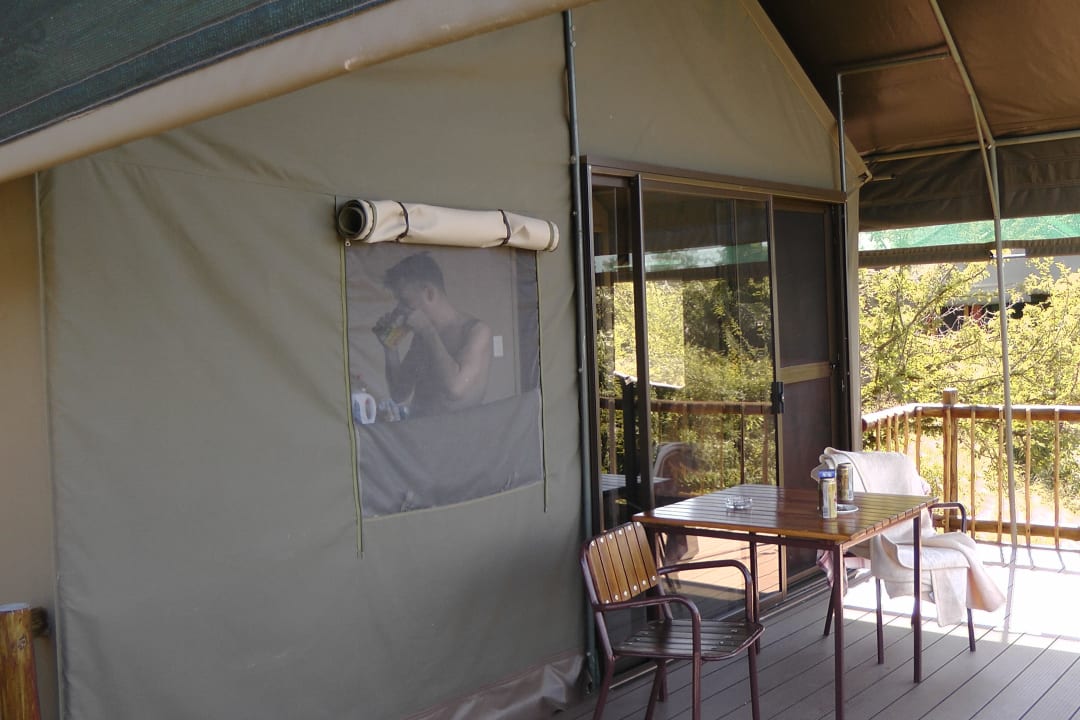 Vor der Küche des Zeltes Restcamp Lower Sabie