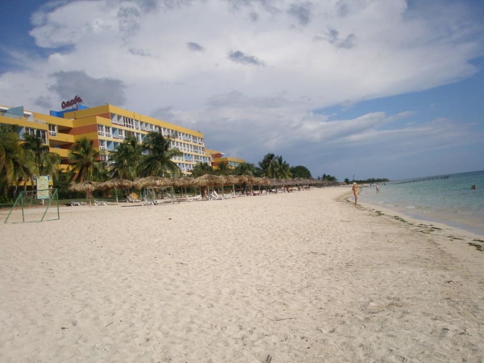 Am Playa Ancon mit Blick auf das Hotel Club Amigo Hotel Ancon