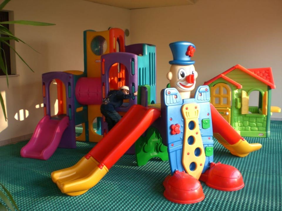 Spielplatz auf der Terrasse (überdacht!) Savoy Beach Hotel & Thermal Spa