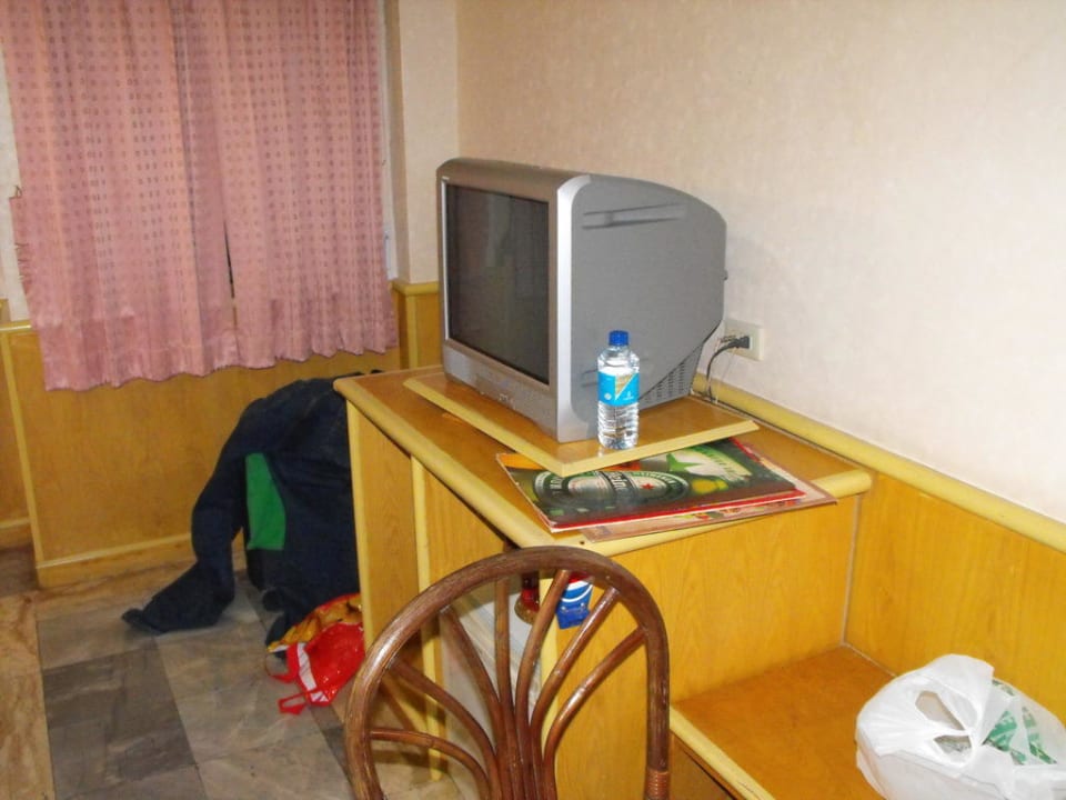 TV 13 Coins Airport Hotel Min Buri
