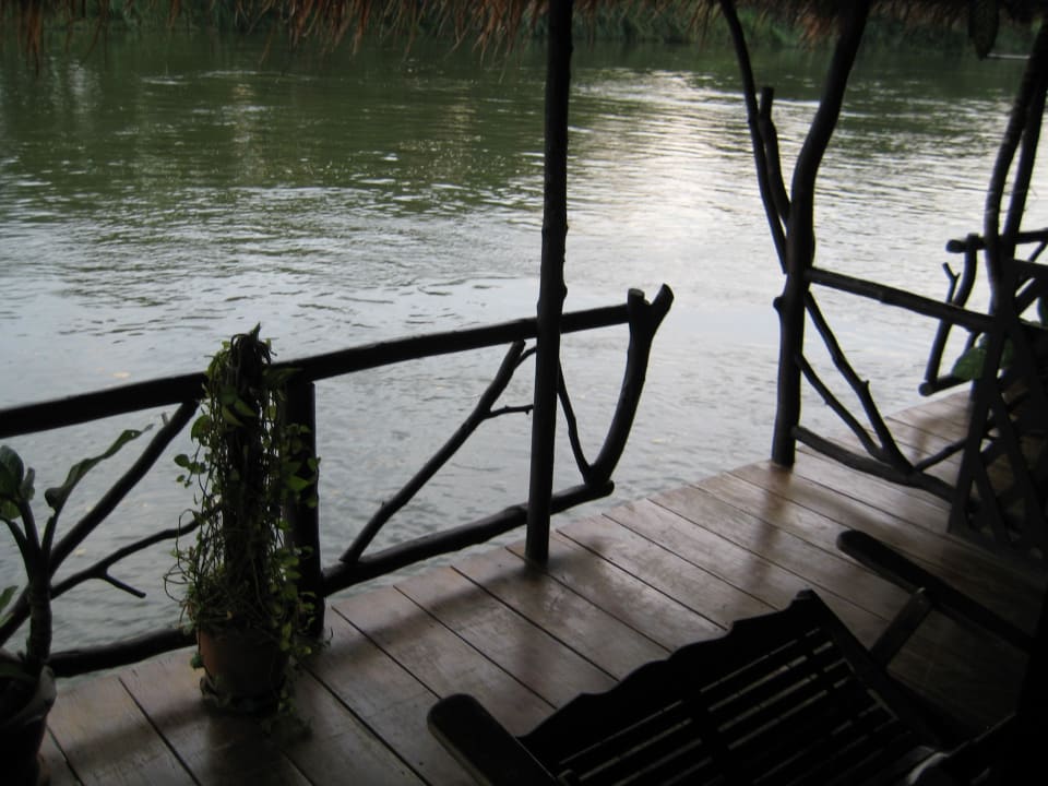 Veranda auf dem Fluss Hotel River Kwai Botanic Garden Resort