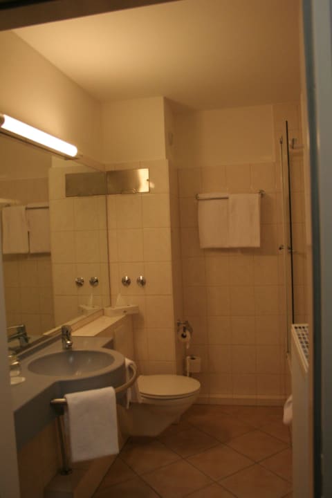 Bad - WC und Waschtisch Apartment-Hotel Hamburg Mitte