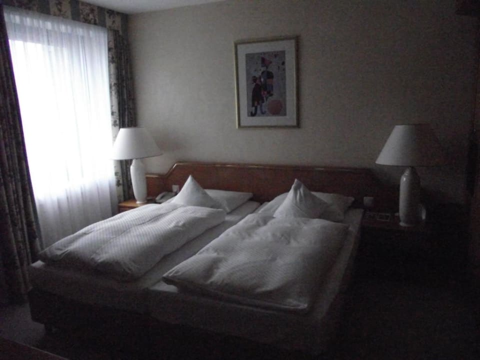 Schlafzimmer in der Suite Maritim Airport Hotel Hannover