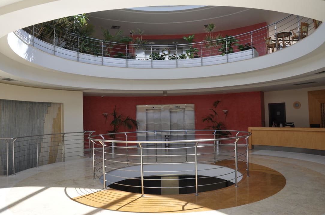 Rezeption  Grand Hotel Holiday Resort