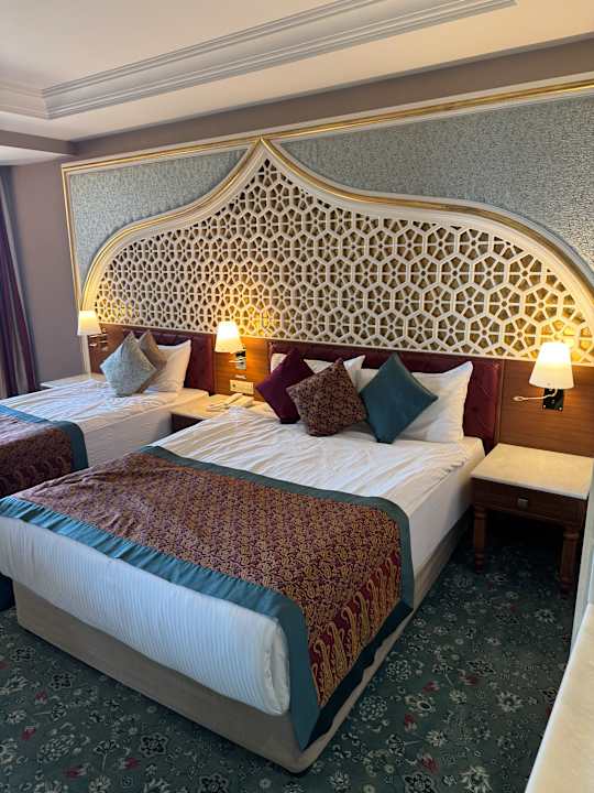 Zimmer Royal Taj Mahal Hotel
