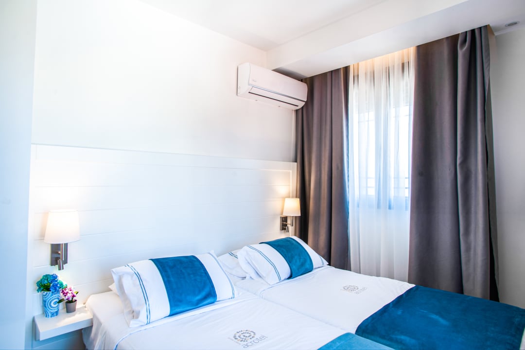 Zimmer Acrotel Lily Ann Village