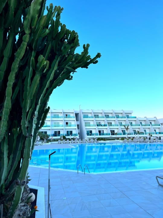 Pool Radisson Blu Resort Lanzarote (Adults Only +16)