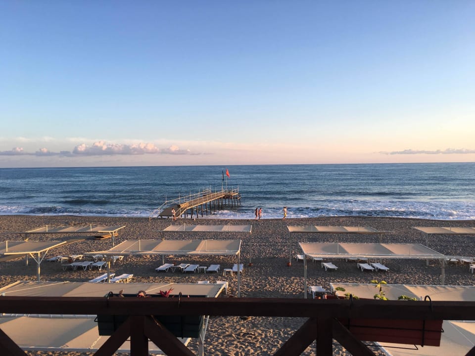 Blick von der A la Carte Terrasse Club Turtas Beach Hotel