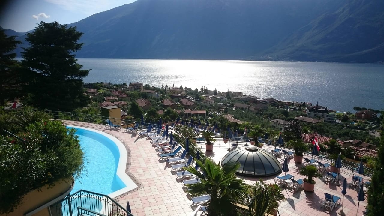 Pool abends Hotel San Pietro