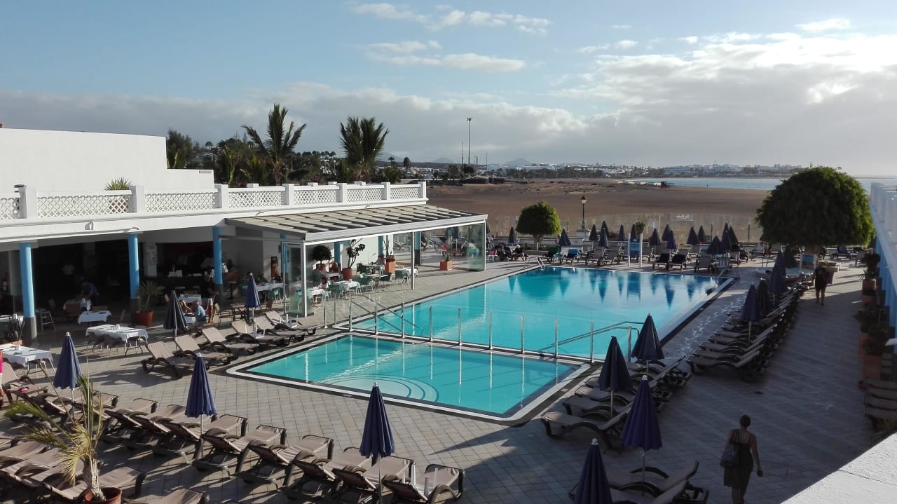 Pool und Pool Bar  Hotel Las Costas