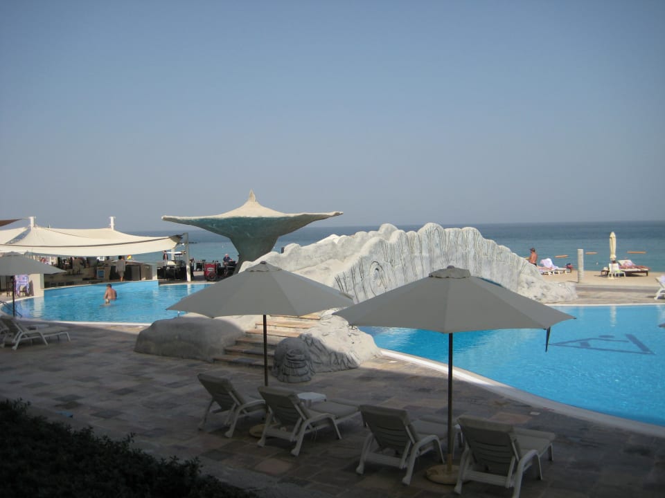 Blick vom Balkon auf den Strand Radisson Blu Resort Fujairah