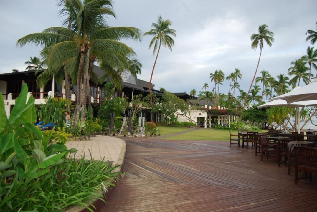 На территории отеля. Warwick Fiji Hotel