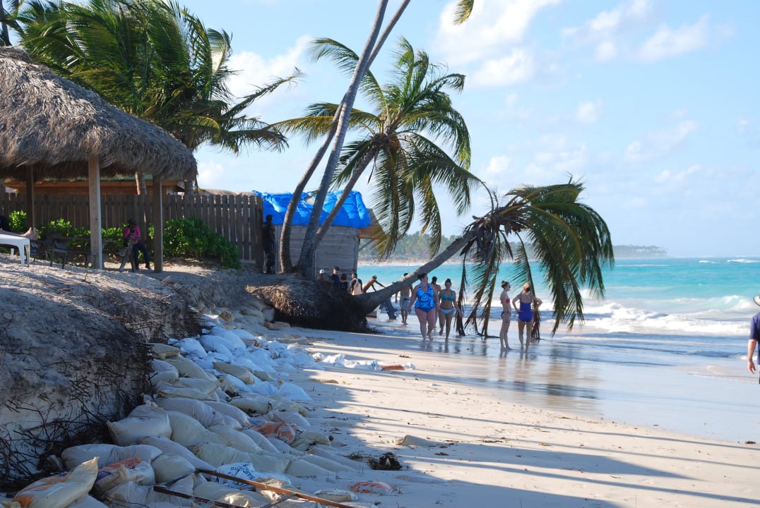 Sandsäcke sollen Halt geben Ocean Blue & Sand