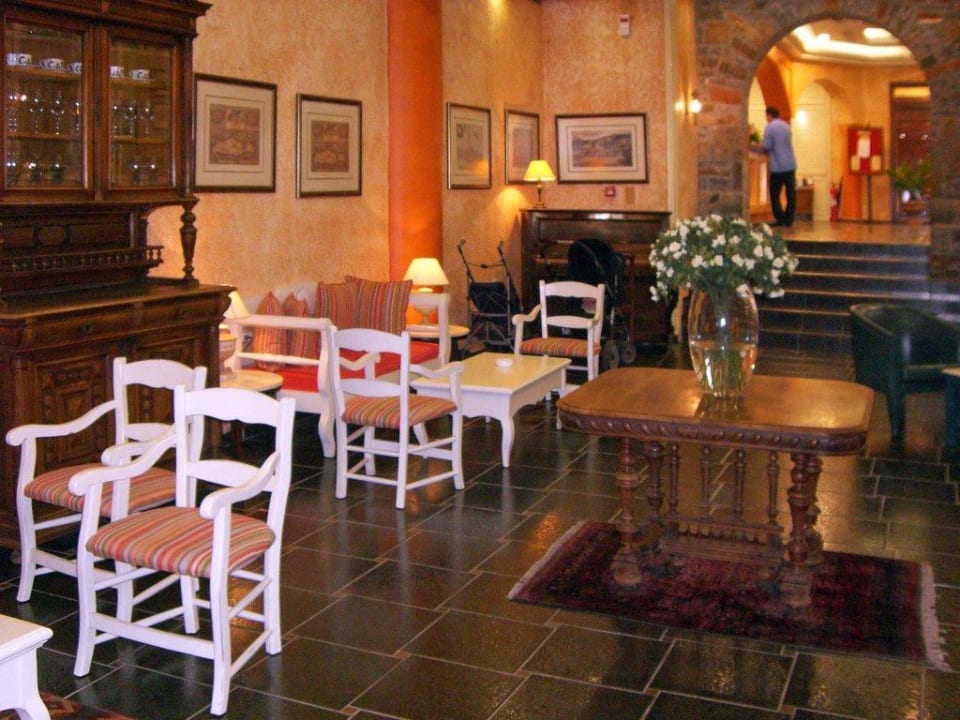 Teil der Lobby Alexander Beach Hotel & Village Resort