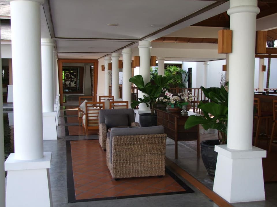 Sitzgelegenheit bei der Bar Hotel Naithonburi Beach Resort