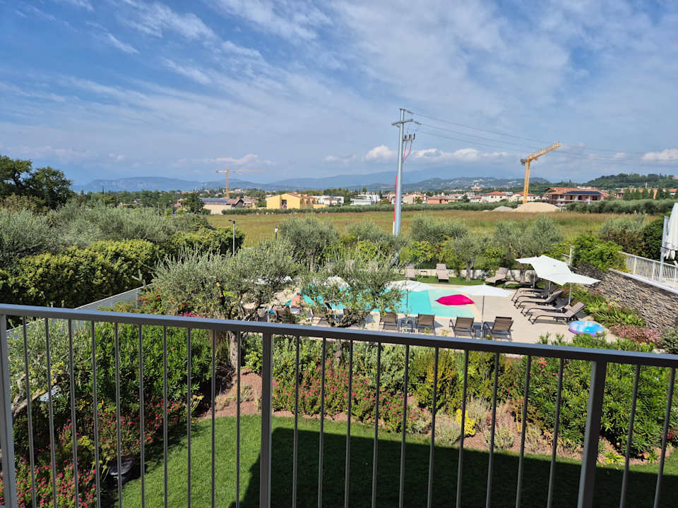 Pool Re Ottone Rooms