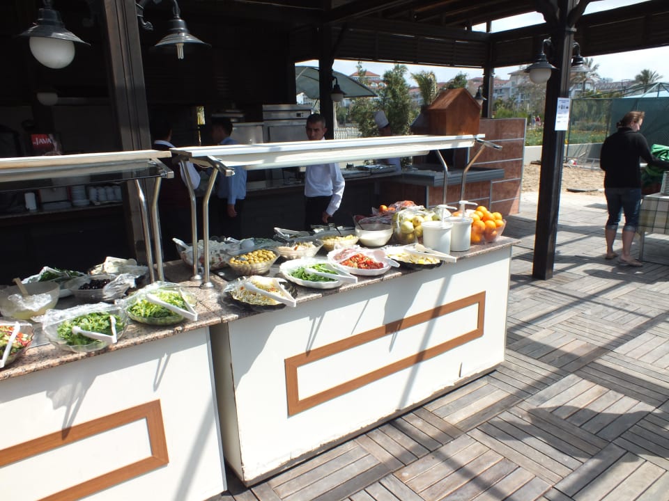 Mittagessen am Strand Grand Seker Hotel