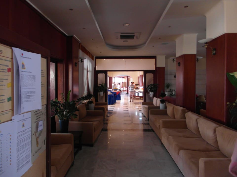 Blick Richtung Speisesaal Vantaris Luxury Beach Resort