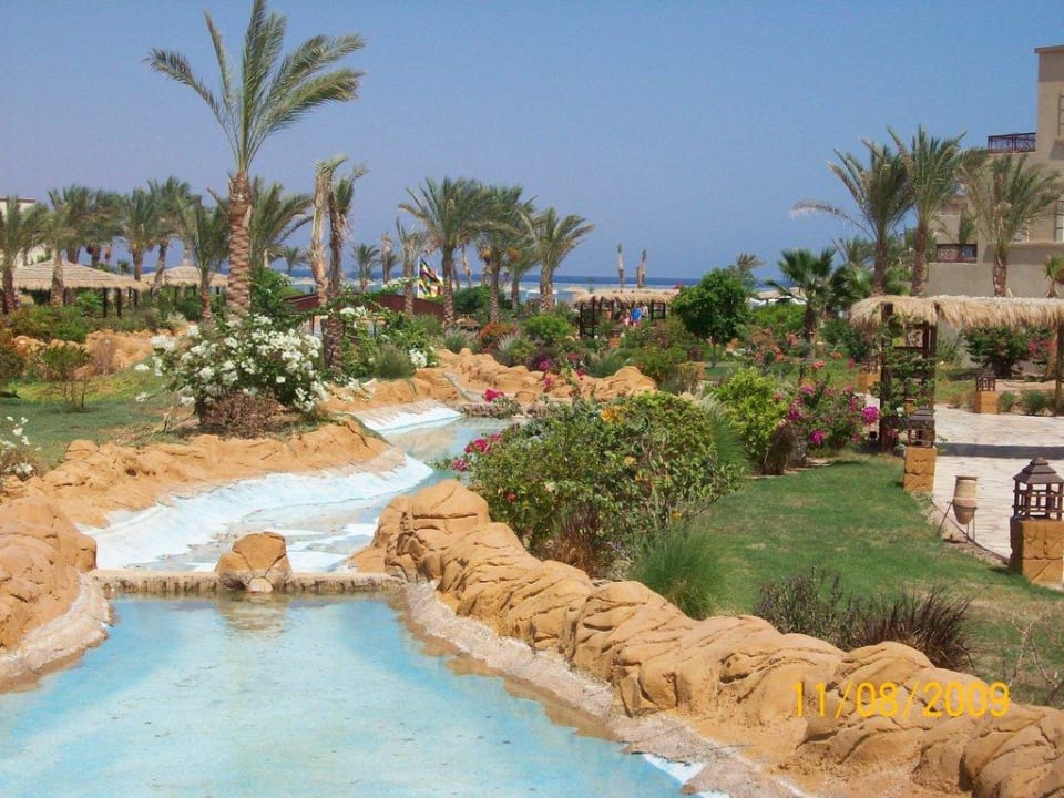 Wasserläufe im Garten Regency Plaza Aqua Park & Spa