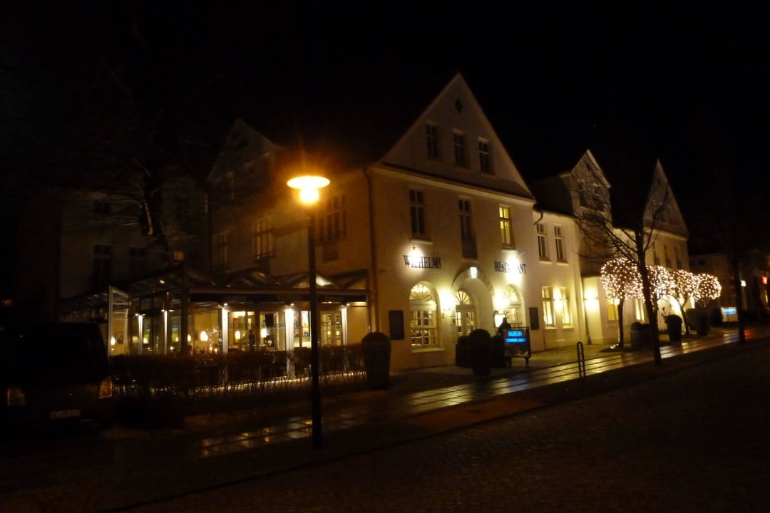 Hotel von vorn mit Wintergarten/Restaurant Neptun Hotel Kühlungsborn