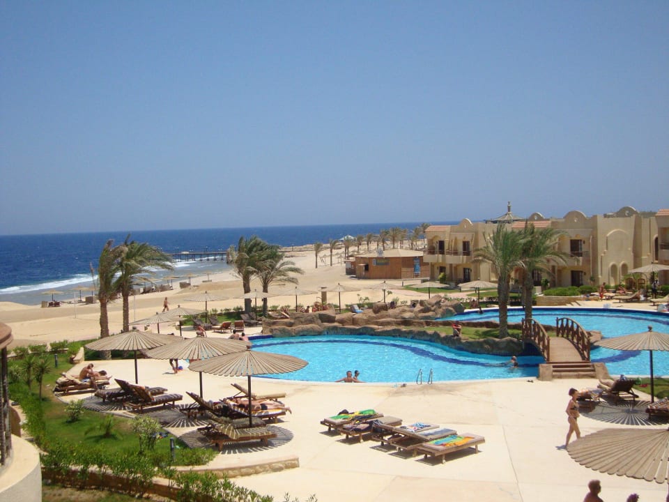 Basen i plaża Coral Hills Resorts & SPA