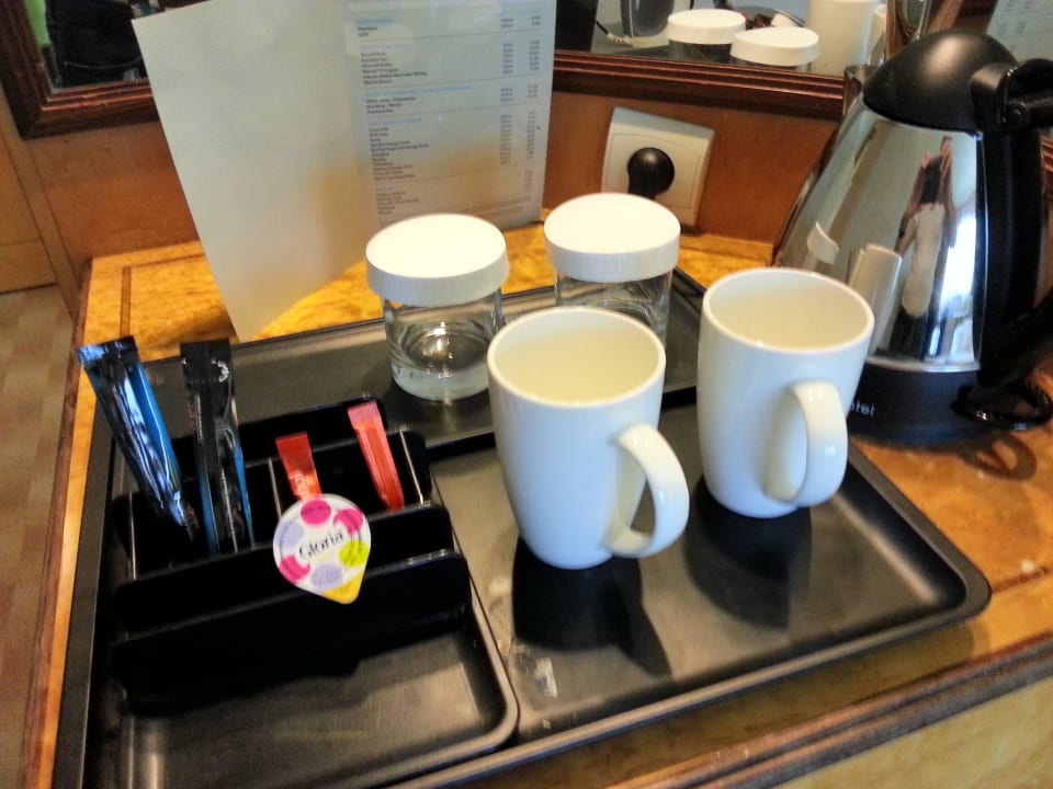 Armseelige Kaffe und Teeauswahl  Hilton Paris Charles de Gaulle Airport
