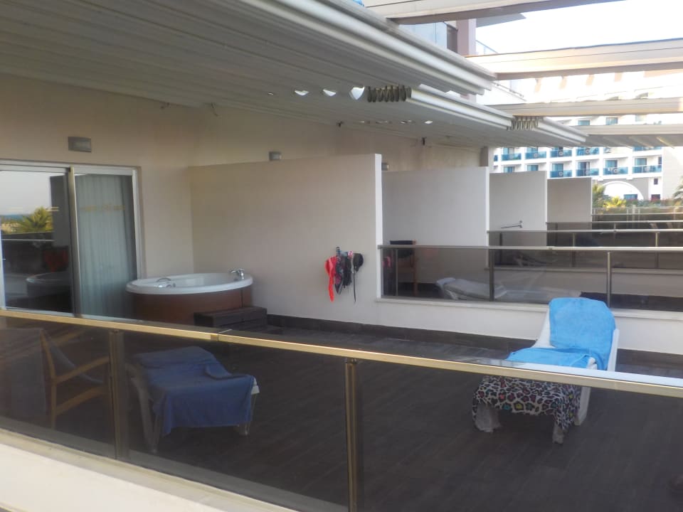 Zimmer Saturn Palace Resort Hotel