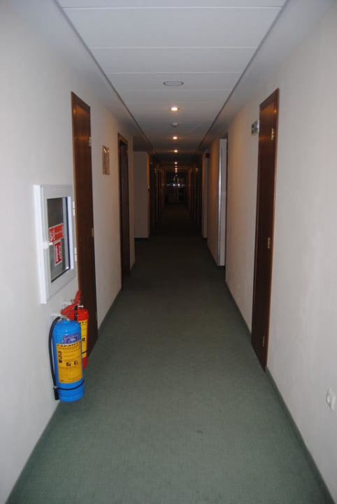 Korytarz - na każdym piętrze taki sam Hotel Glarus