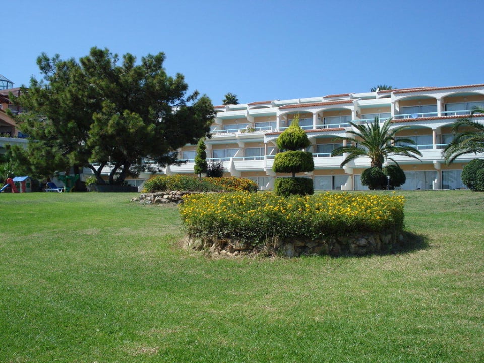 Teil des weitläufigen Gartens Rodos Princess Beach Hotel & Spa