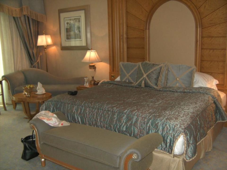 Riesiges Bett Emirates Palace Mandarin Oriental