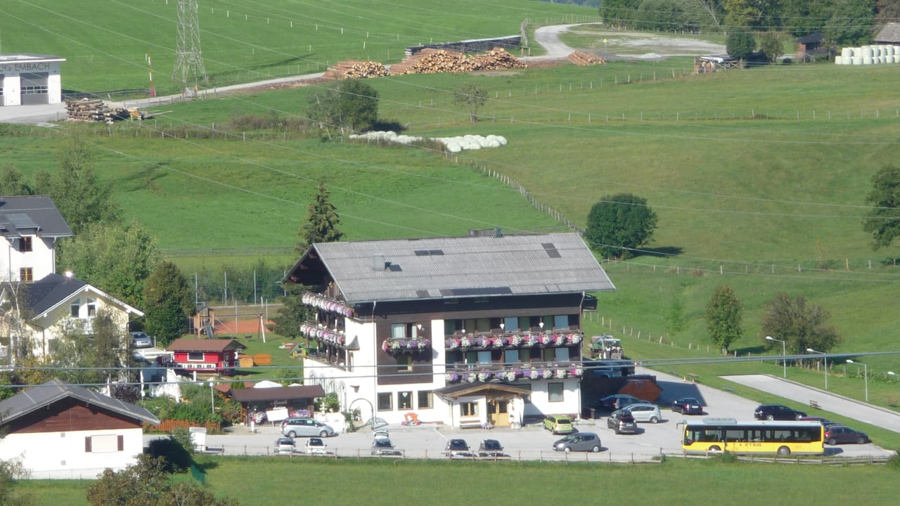 Außenansicht Embacher Sporthotel