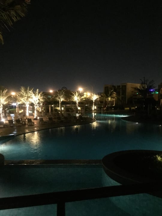 Pool bei Nacht Rixos Al Mairid Ras Al Khaimah