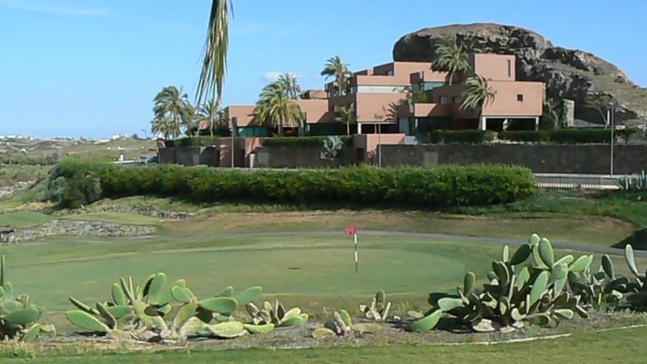 Golfplatz mit Sicht auf Appartments Salobre Hotel Resort & Serenity