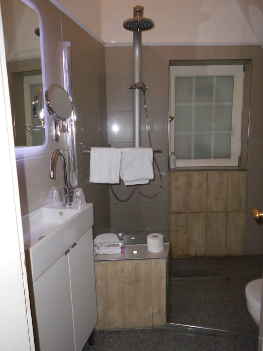 Dusche supermodern Burghotel Haselünne