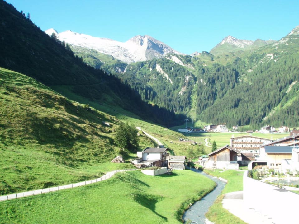 Ausblick aus unserer Enziansuite Hotel Alpenhof