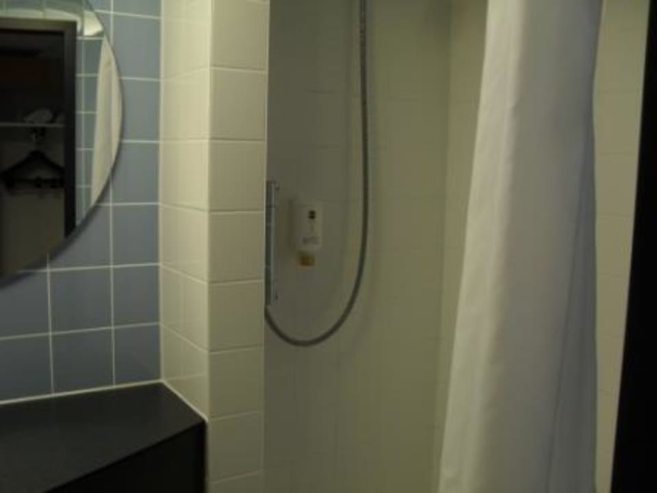Dusche B&B Hotel Frankfurt-Hahn Airport