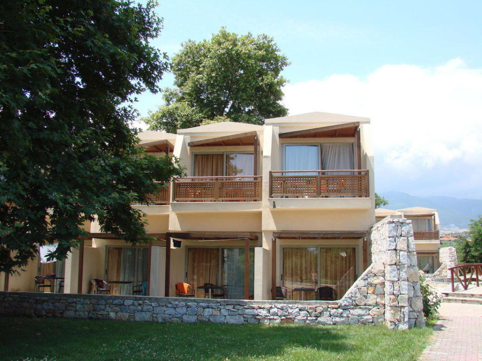 Detailansicht der Bungalows Olympian Bay Grand Resort