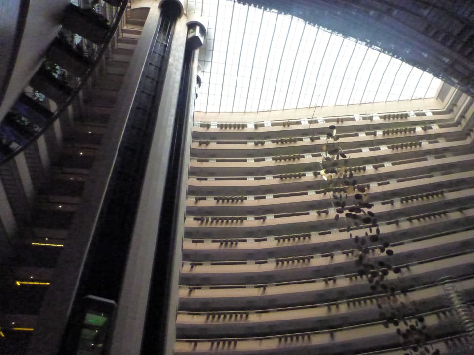 Blick nach oben Parkroyal Collection Marina Bay