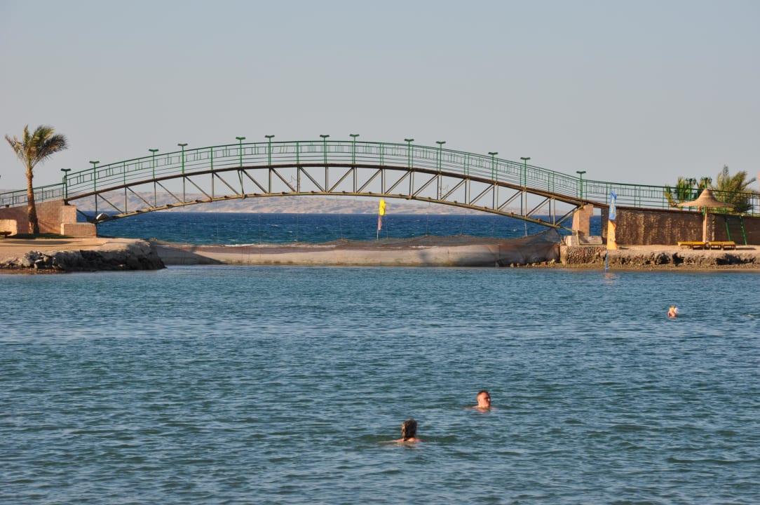 Brücke zur geschlossenen Strandbar Desert Rose