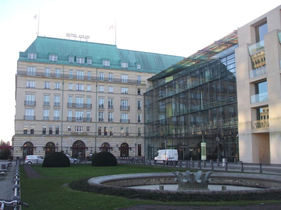 Außenansicht vom Hotel Adlon am Pariser Platz Hotel Adlon Kempinski Berlin