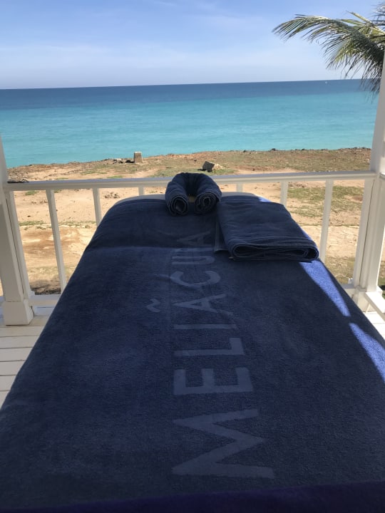 Massageliegen am Strand Hotel Melia Varadero