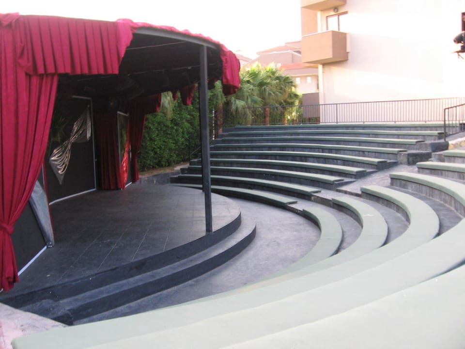 Amphitheater für Abendshows Hane Family Resort