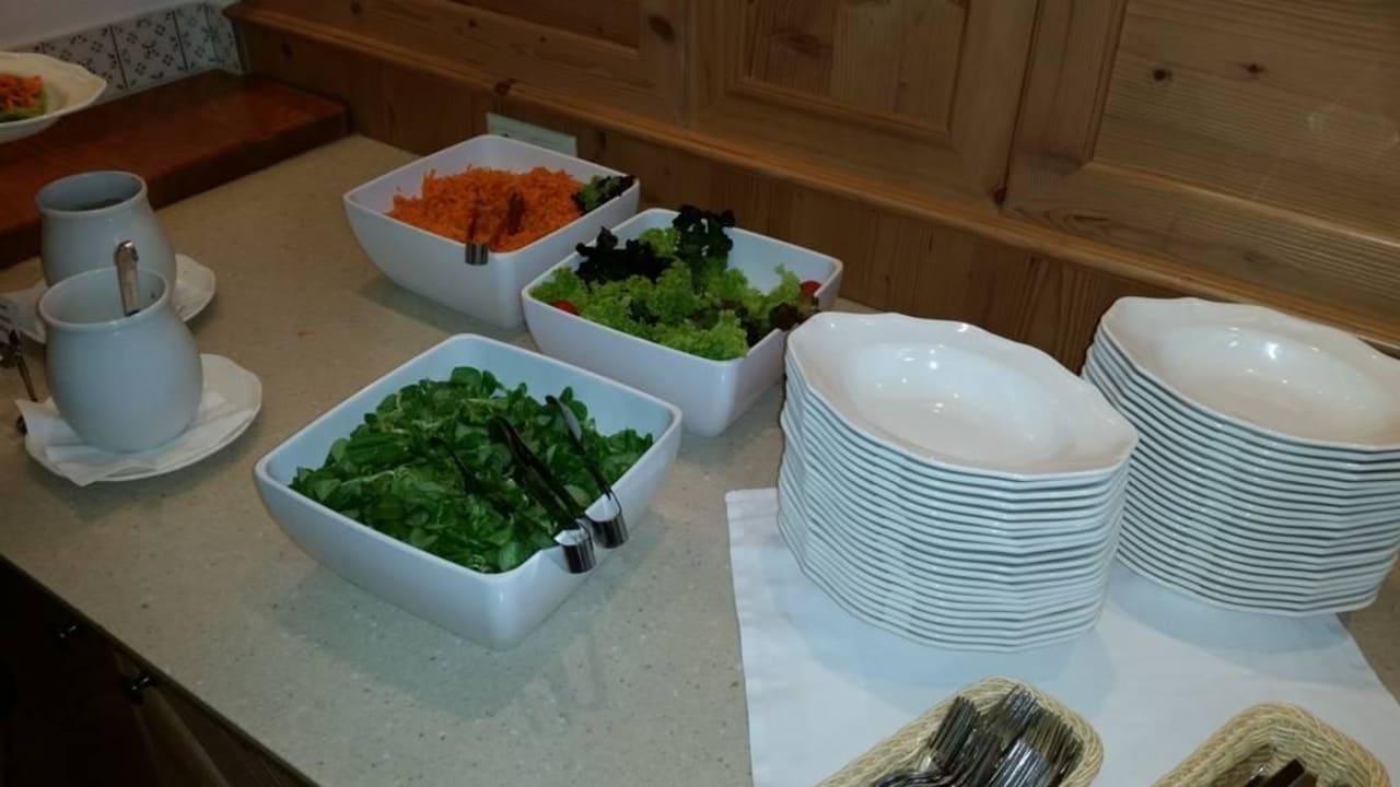 Nachmüttagsbüffet - immer frische Salate Hotel AlpenSchlössl