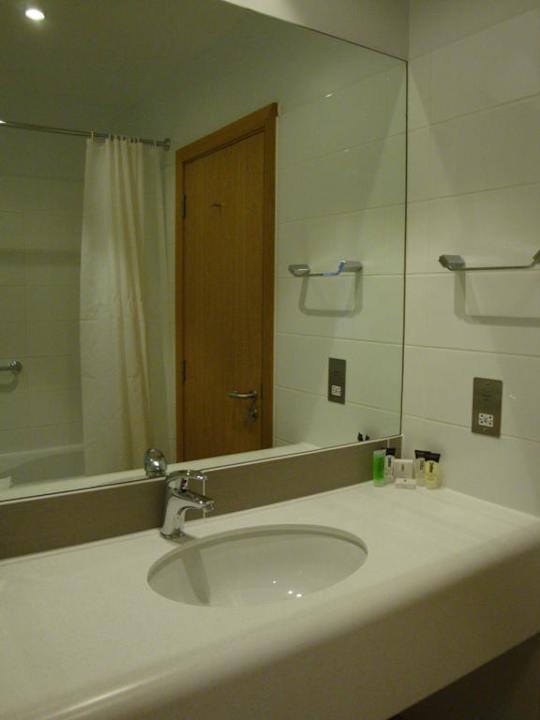 Bad im Zimmer 210 The Louis Fitzgerald Hotel