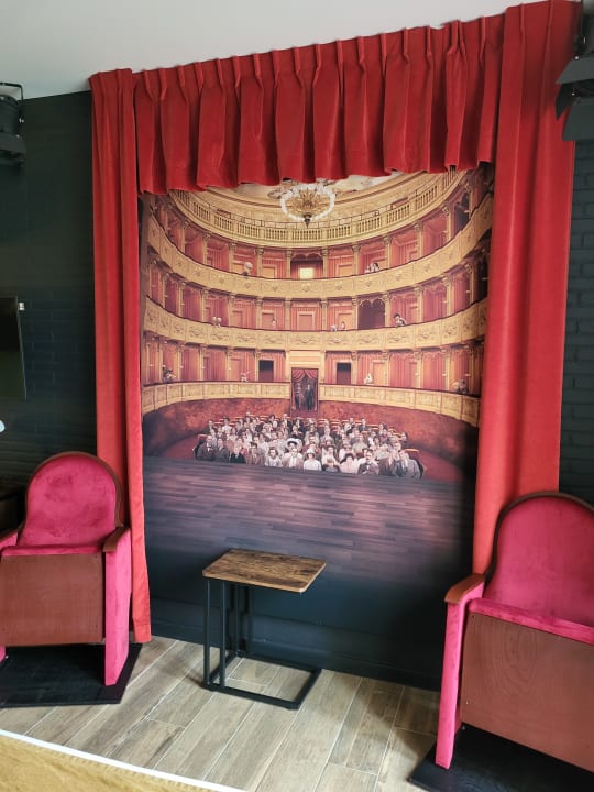 Zimmer Theater Hotel