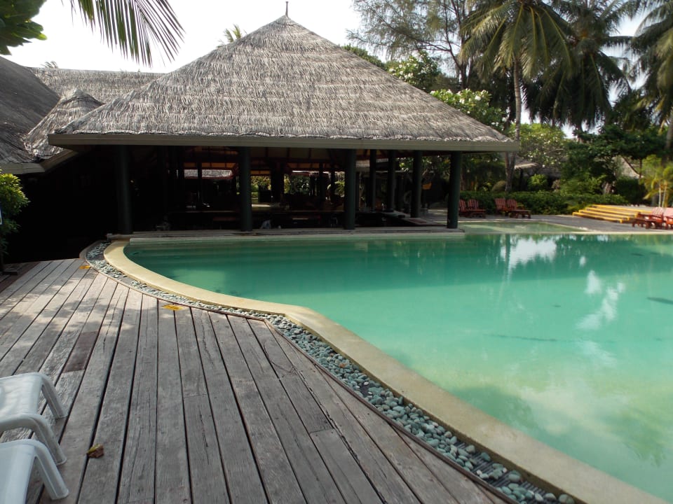 Blick vom Pool zur Bar Adaaran Select Hudhuran Fushi - Premium All Inclusive