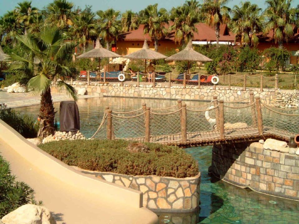 Amazon Waterworld Club Grand Side