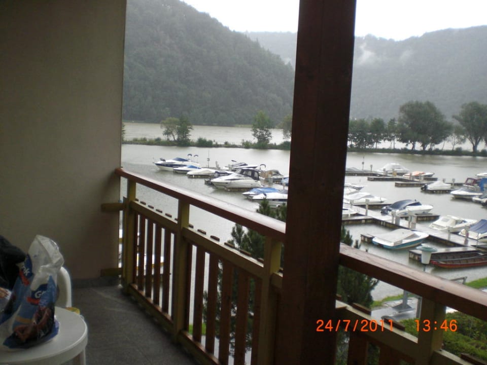 Überdachter Balkon mit Donaublick Gasthaus Schlögen